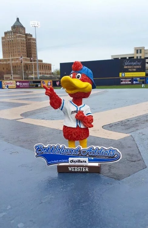 akron ruber docks mascot bobblehead - cleveland indians (2)
