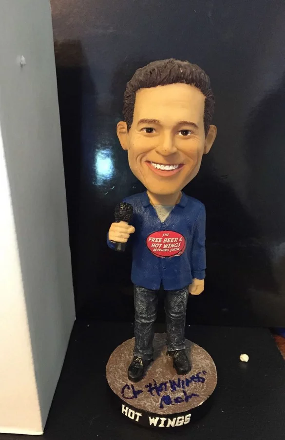 free beer and hotwings bobblehead - west michigan whitecaps - detroit tigers (2)