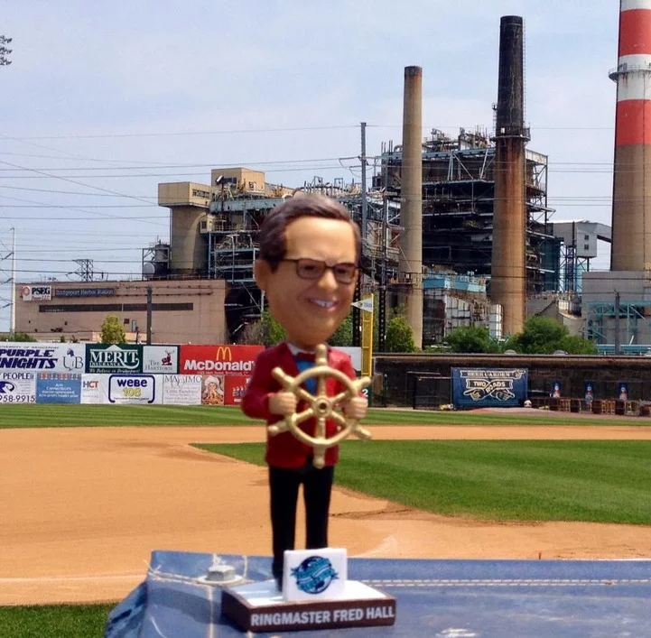 ringmaster fred hall bobblehead - bridgeport bluefish - atlantic professional baseball league (2)