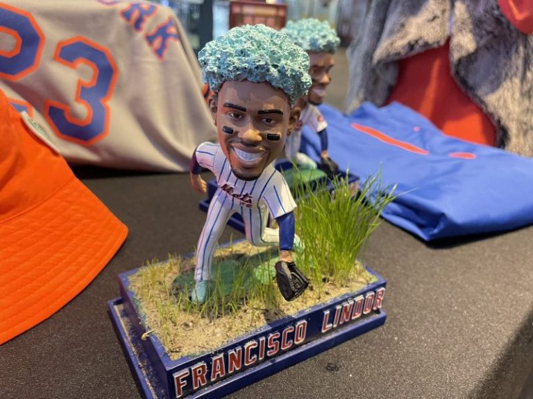 New York Mets - Francisco Lindor Grass Growing Bobblehead
